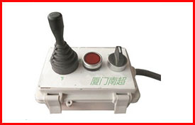 10噸(10方)東風(fēng)嘉運(yùn)綠化灑水車自動(dòng)灑水車裝置控制臺(tái)圖片 10噸(10方)東風(fēng)嘉運(yùn)綠化灑水車自動(dòng)灑水車裝置控制臺(tái)圖片