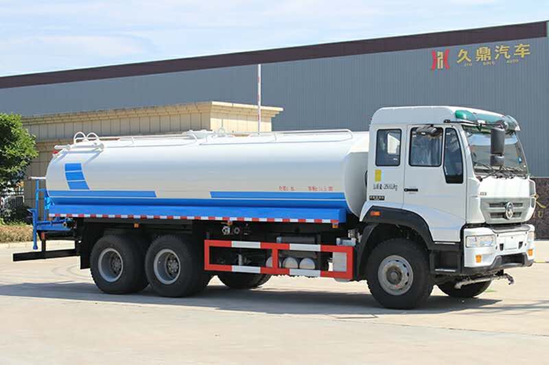 18噸重汽斯太爾后雙橋綠化灑水車廠家價(jià)格3