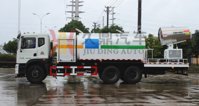 100米風(fēng)送式霧炮東風(fēng)御虎后雙橋多功能抑塵車2