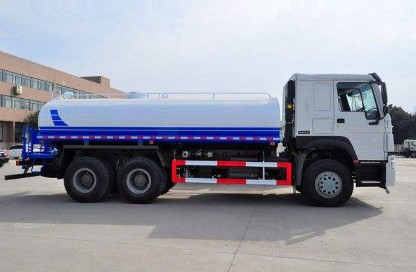 重汽豪沃18方綠化灑水車廠家價格3