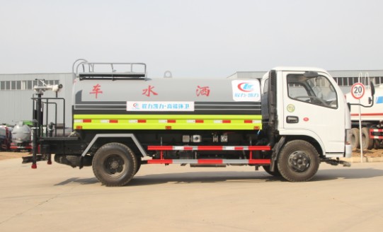 �|�LС��������ˮ܇�������˜ʻ����w������DƬ