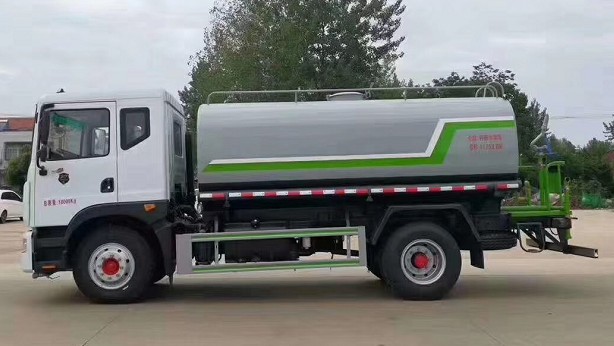 國(guó)六12方東風(fēng)多利卡D9灑水車圖片 國(guó)六12方東風(fēng)多利卡D9灑水車圖片