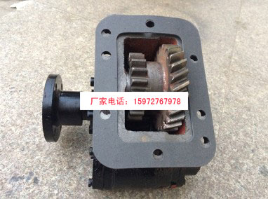 東風142-2取力器 東風142-2取力器