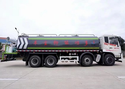 國(guó)六東風(fēng)專(zhuān)底D3V前四后八26方灑水車(chē) 國(guó)六東風(fēng)專(zhuān)底D3V前四后八26方灑水車(chē)