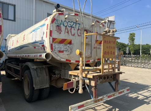 二手東風(fēng)天錦灑水車(chē)_二手15方東風(fēng)天錦灑水車(chē)3