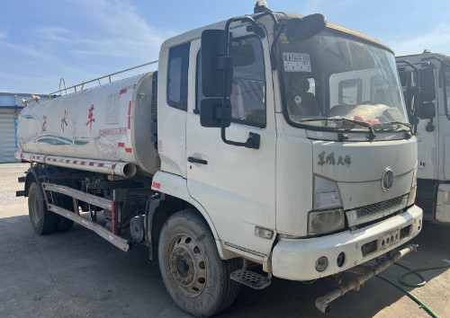 二手15方東風(fēng)天錦灑水車(chē) 二手15方東風(fēng)天錦灑水車(chē)