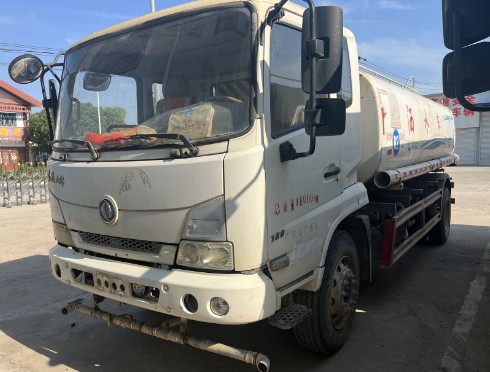 二手15方東風(fēng)天錦灑水車(chē) 二手15方東風(fēng)天錦灑水車(chē)